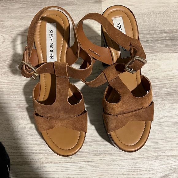 Steve Madden Suede Heels- 9 - Picture 3 of 6